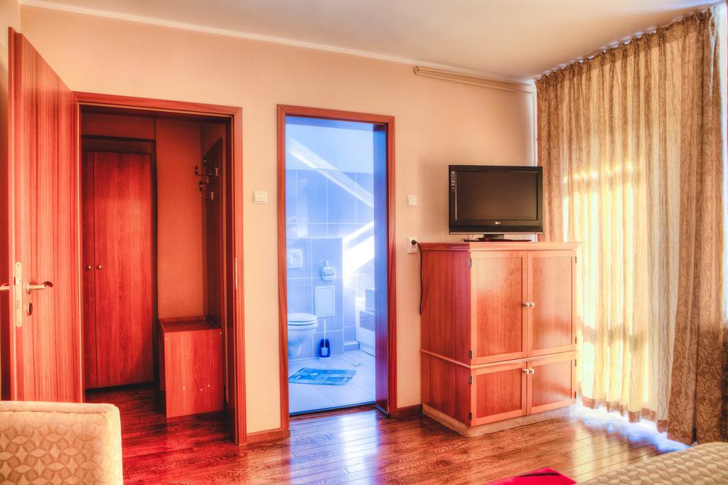 Vila Pinul Si Mesteacanul Hotel Poiana Brasov Buitenkant foto